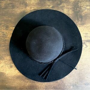 Black Floppy Wide-Brim Sun Hat